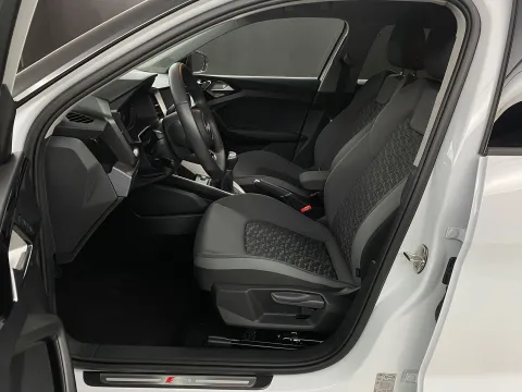 Audi A1 Sportback 30 1.0 tfsi Identity Black 116cv - Immagine 9