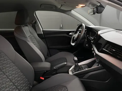 Audi A1 Sportback 30 1.0 tfsi Identity Black 116cv - Immagine 18