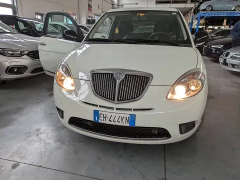 Lancia Ypsilon 1.2 8v Elefantino 69cv my14 - Immagine 1