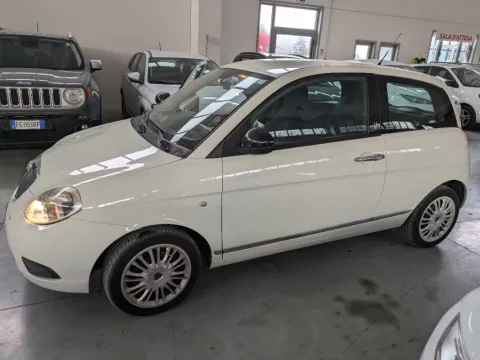Lancia Ypsilon 1.2 8v Elefantino 69cv my14 - Immagine 9