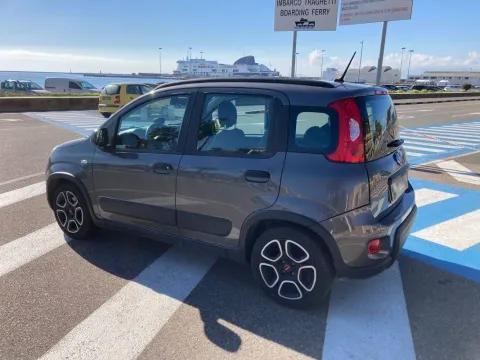 Fiat Panda 1.0 firefly hybrid City Life s&s 70cv 5p.ti - Immagine 3