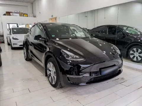 Tesla Model Y Long Range Dual Motor awd - Immagine 8