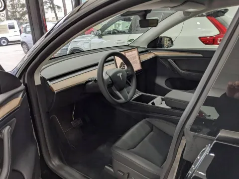 Tesla Model Y Long Range Dual Motor awd - Immagine 10
