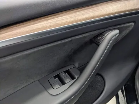 Tesla Model Y Long Range Dual Motor awd - Immagine 11