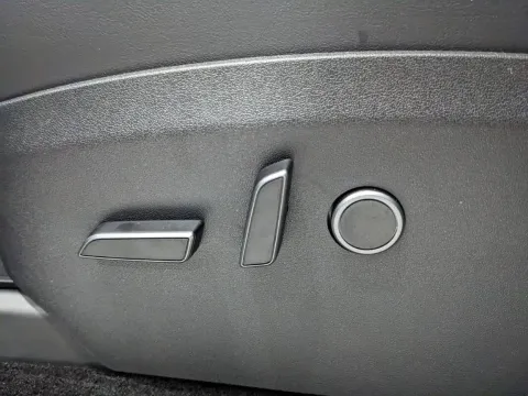 Tesla Model Y Long Range Dual Motor awd - Immagine 12