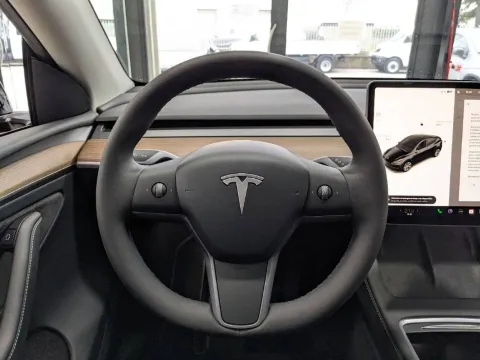 Tesla Model Y Long Range Dual Motor awd - Immagine 13