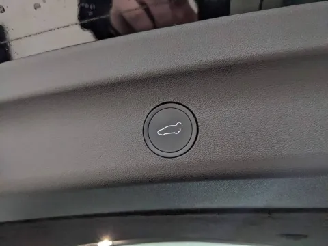 Tesla Model Y Long Range Dual Motor awd - Immagine 16