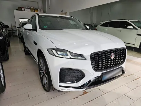 Jaguar F-Pace 2.0d i4 mhev R-Dynamic SE awd 204cv auto - Immagine 2