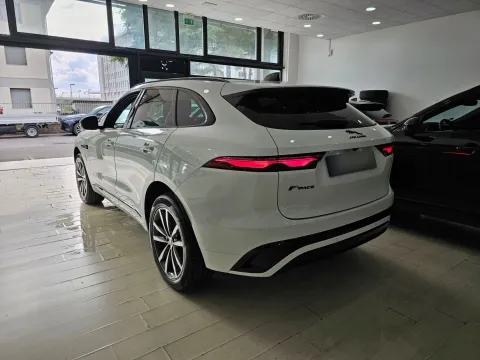 Jaguar F-Pace 2.0d i4 mhev R-Dynamic SE awd 204cv auto - Immagine 4