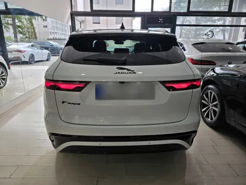 Jaguar F-Pace 2.0d i4 mhev R-Dynamic SE awd 204cv auto - Immagine 5