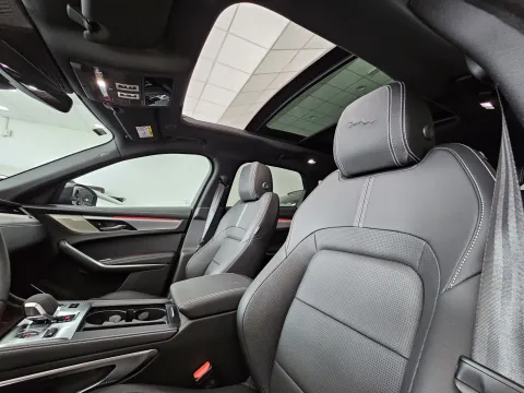 Jaguar F-Pace 2.0d i4 mhev R-Dynamic SE awd 204cv auto - Immagine 29