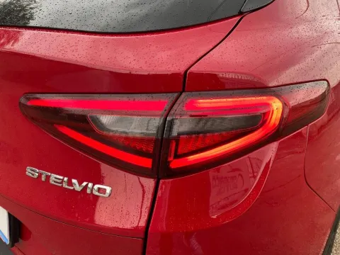 Alfa Romeo Stelvio 2.2 t Business Q4 190cv auto - Immagine 12