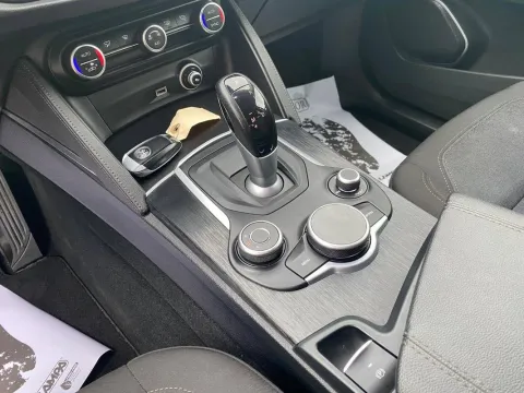 Alfa Romeo Stelvio 2.2 t Business Q4 190cv auto - Immagine 22