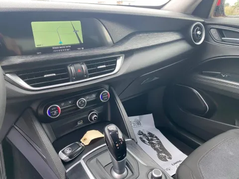 Alfa Romeo Stelvio 2.2 t Business Q4 190cv auto - Immagine 24