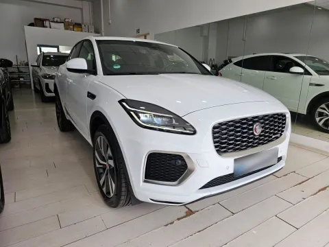 Jaguar E-Pace 2.0d i4 mhev R-Dynamic SE awd 163cv auto - Immagine 2
