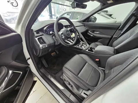 Jaguar E-Pace 2.0d i4 mhev R-Dynamic SE awd 163cv auto - Immagine 12