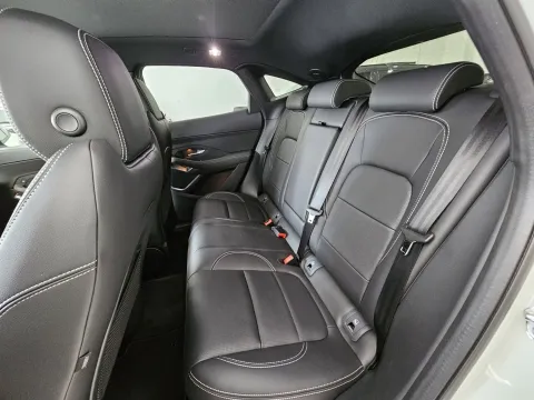 Jaguar E-Pace 2.0d i4 mhev R-Dynamic SE awd 163cv auto - Immagine 15