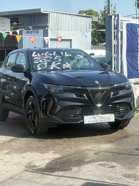 Alfa Romeo Junior 1.2 ibrida Speciale 145cv edct6 - Immagine 1