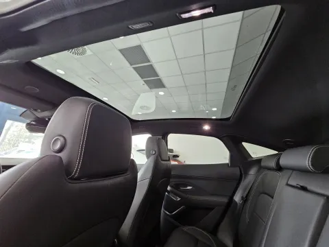 Jaguar E-Pace 2.0d i4 mhev R-Dynamic SE awd 163cv auto - Immagine 31