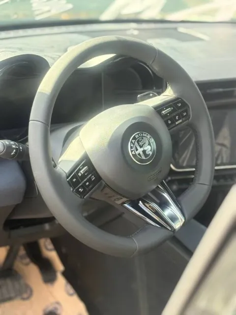 Alfa Romeo Junior 1.2 ibrida Speciale 145cv edct6 - Immagine 8