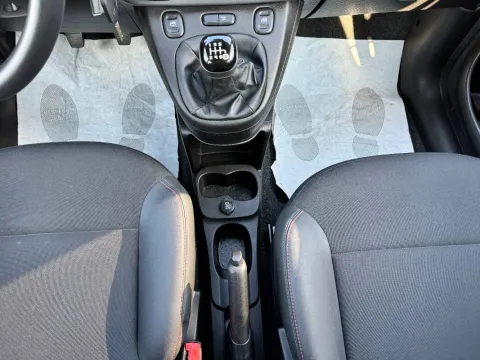 Fiat Panda 1.0 firefly hybrid Sport s&s 70cv - Immagine 16