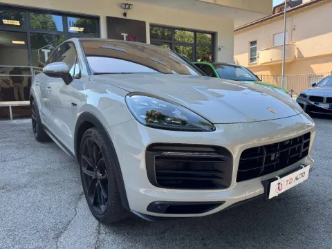 Porsche Cayenne Coupe 3.0 e-hybrid tiptronic - Immagine 3