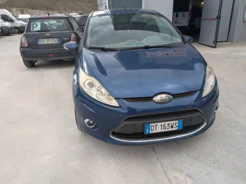 Ford Fiesta 5p 1.4 tdci + - Immagine 1