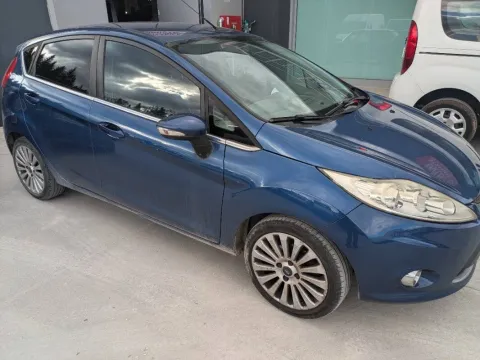 Ford Fiesta 5p 1.4 tdci + - Immagine 2