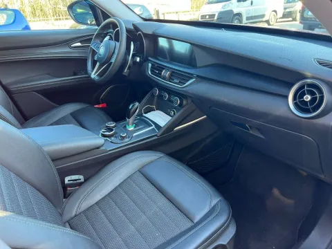 Alfa Romeo Stelvio 2.0 t Business Q4 200cv auto - Immagine 2