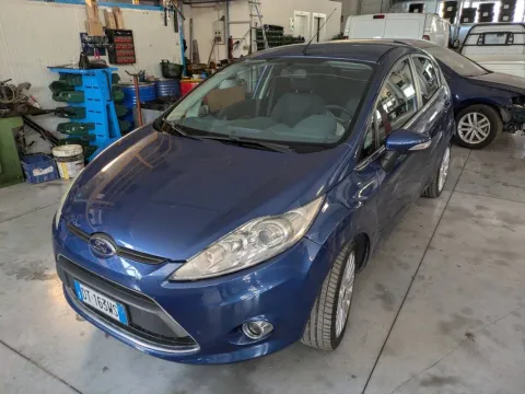 Ford Fiesta 5p 1.4 tdci + - Immagine 3