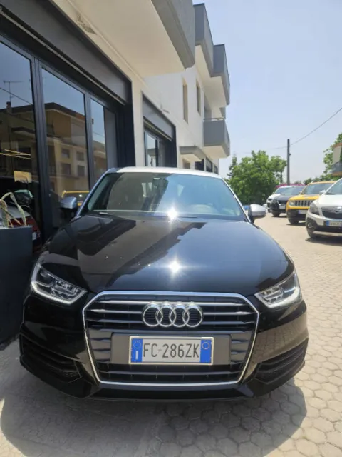 Audi A1 Sportback 1.6 tdi Sport - Immagine 2