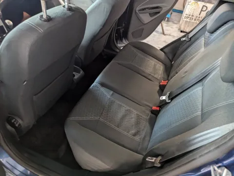 Ford Fiesta 5p 1.4 tdci + - Immagine 6