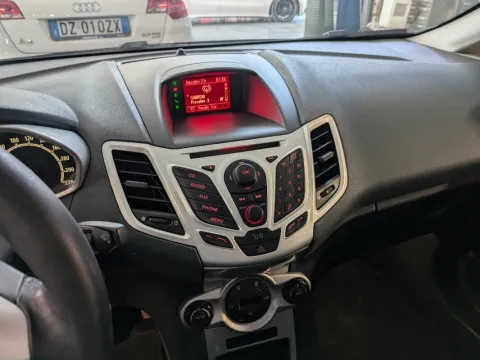Ford Fiesta 5p 1.4 tdci + - Immagine 11