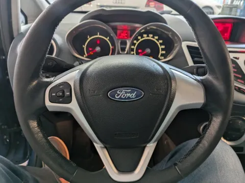 Ford Fiesta 5p 1.4 tdci + - Immagine 13
