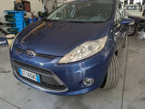 Ford Fiesta 5p 1.4 tdci + - Immagine 18
