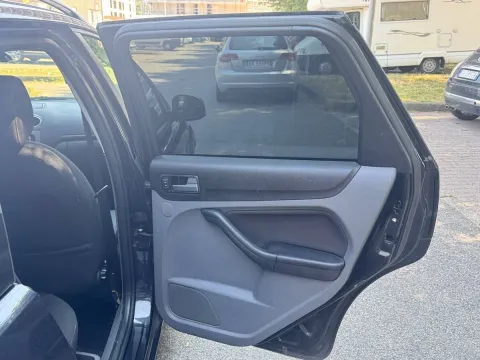 Ford Focus Style Wagon 1.6 tdci Titanium 90cv - Immagine 9