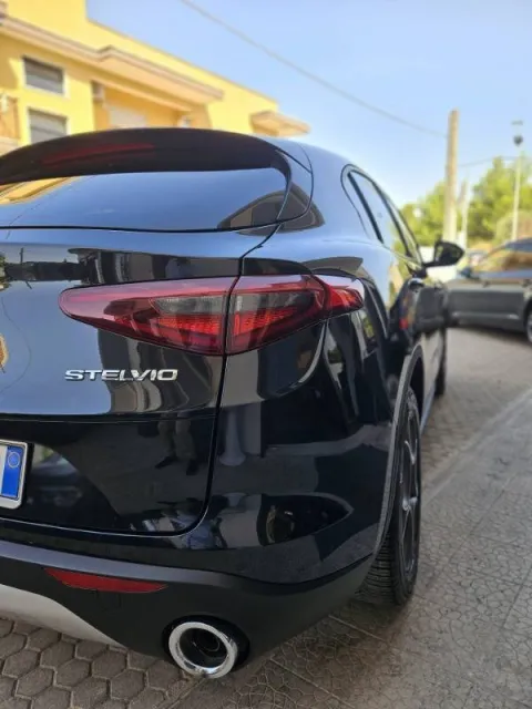 Alfa Romeo Stelvio 2.2 t Sport Tech rwd 160cv auto - Immagine 5