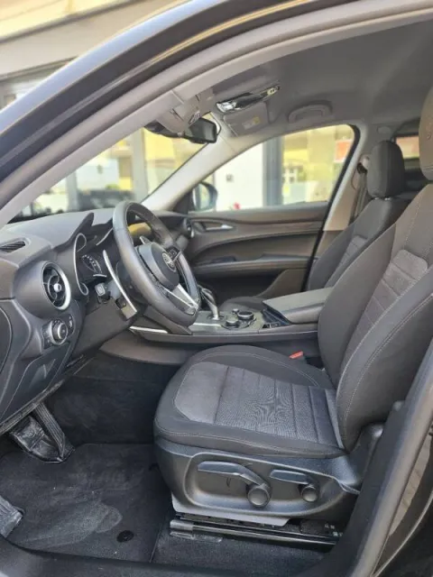Alfa Romeo Stelvio 2.2 t Sport Tech rwd 160cv auto - Immagine 7