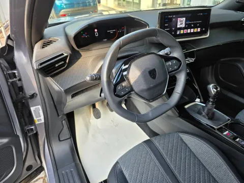 Peugeot 2008 1.2 puretech Allure s&s 100cv - Immagine 9