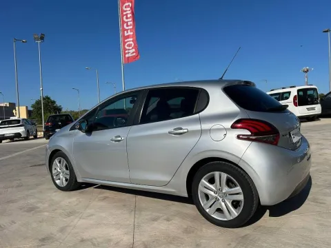 Peugeot 208 5p 1.6 bluehdi Allure 100cv - Immagine 8