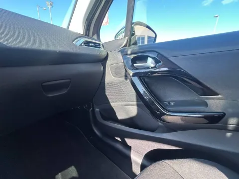 Peugeot 208 5p 1.6 bluehdi Allure 100cv - Immagine 24