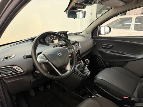 Lancia Ypsilon 1.2 8v Gold 69cv - Immagine 11