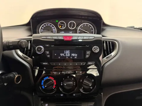 Lancia Ypsilon 1.2 8v Gold 69cv - Immagine 19