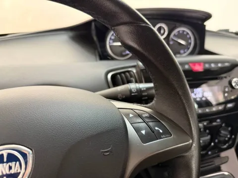 Lancia Ypsilon 1.2 8v Gold 69cv - Immagine 21