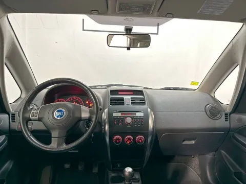 Fiat Sedici 1.6 16v Emotion 4x4 107cv - Immagine 12