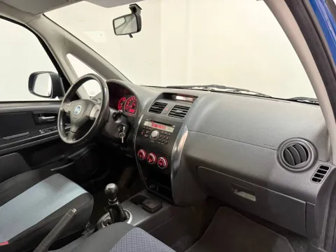 Fiat Sedici 1.6 16v Emotion 4x4 107cv - Immagine 13