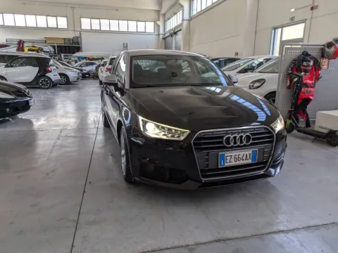 Audi A1 Sportback 1.6 tdi Design - Immagine 1
