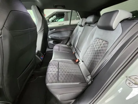 Volkswagen Golf 1.5 etsi evo R-Line 150cv dsg - Immagine 13