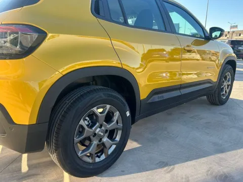 Jeep Avenger 1.2 turbo e-hybrid mhev Longitude fwd 110cv edct6 - Immagine 16