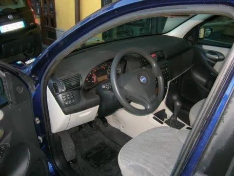 Fiat Stilo 5p 1.9 jtd Dynamic 100cv - Immagine 4